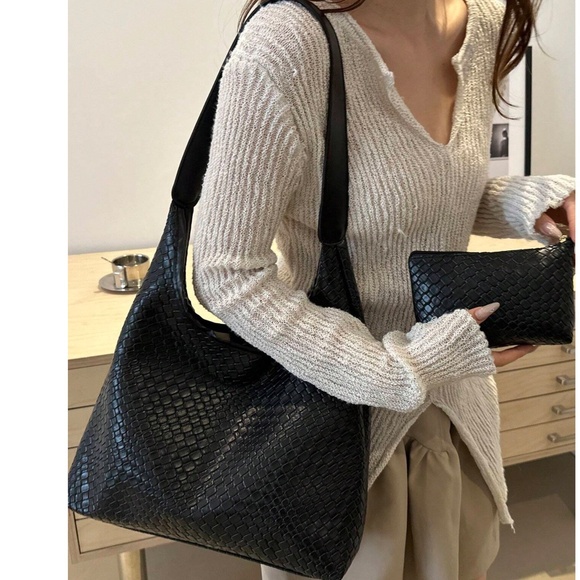 Luxe Vegan Leather Textured Shoulder Bag Set - Picture 2 of 13